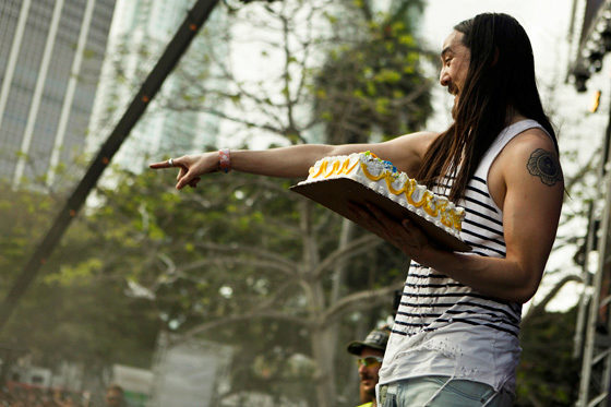 Artists like DJ Steve Aoki emphasize personal connection with audience as a form of self-promotion